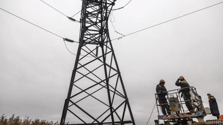 Дефіцит в енергосистемі — Укренерго довелось залучити аварійну допомогу з Польщі та Румунії - 285x160