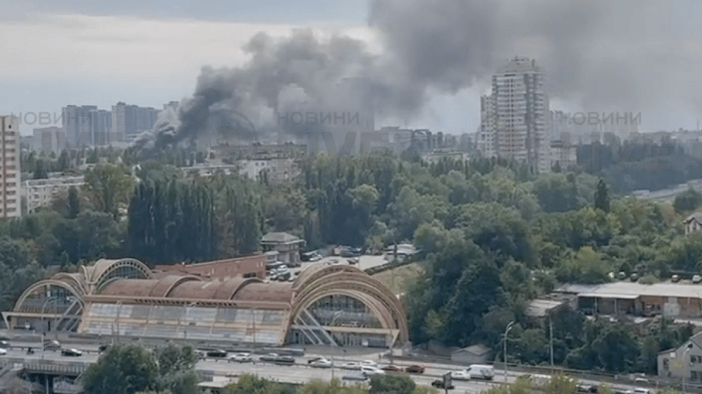 Пожар в Киеве — на Соломенке горит дом