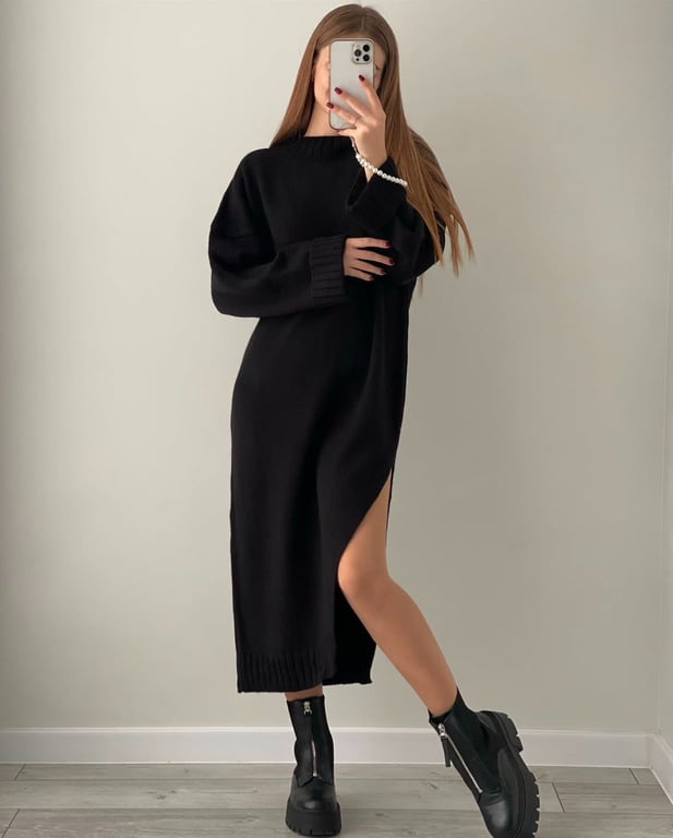 Чорну сукню можна доповнити різними деталями