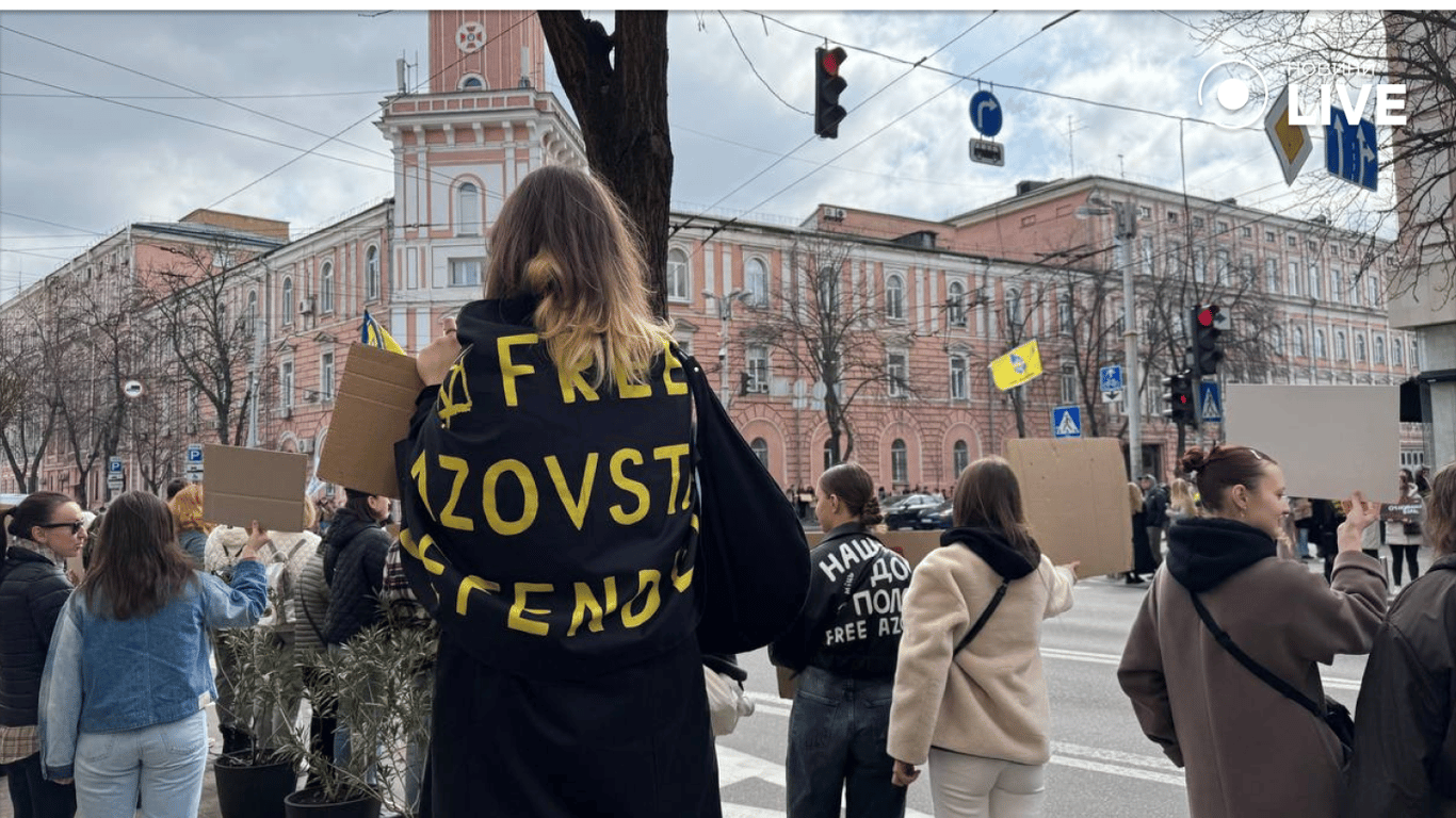 Акція із закликом звільнити бійців ЗСУ з полону