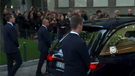 В Милане попрощались с Джорджо Армани — видео - 285x160