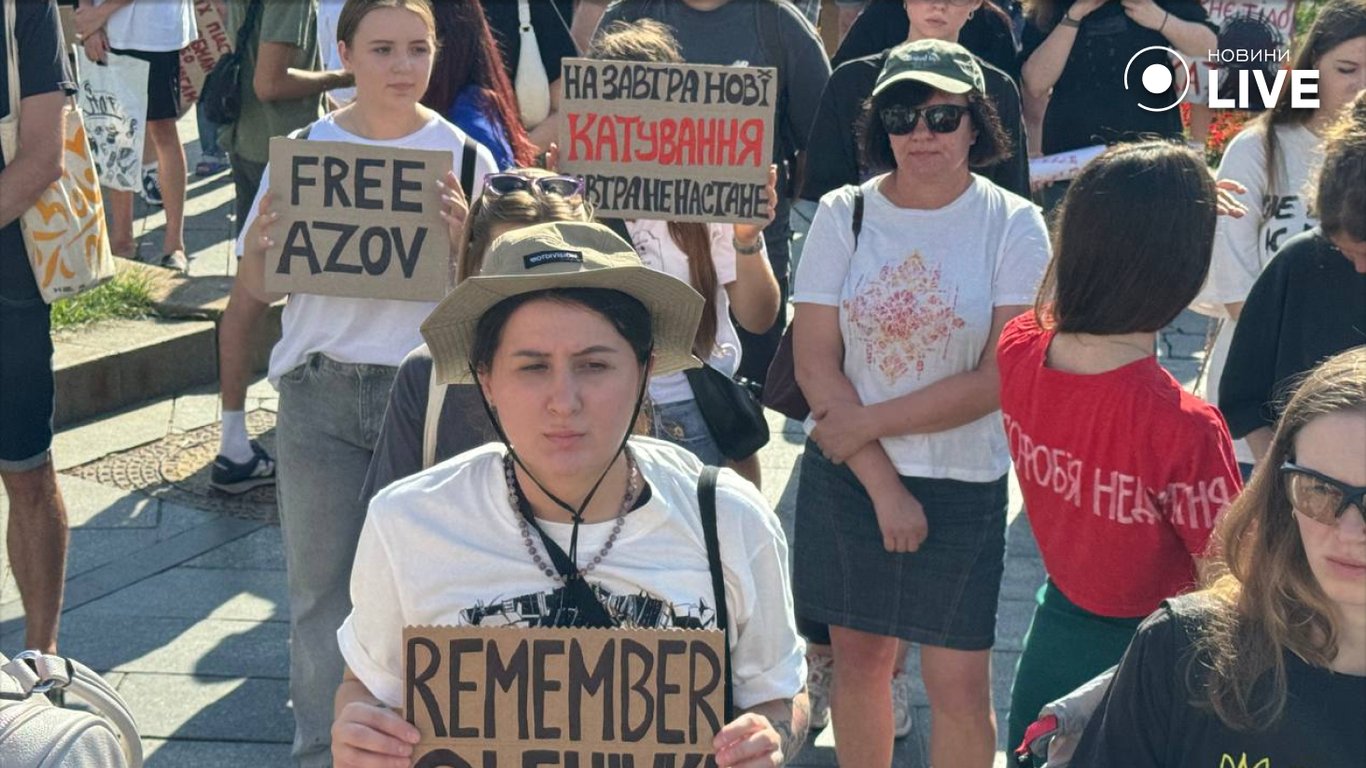 У центрі Києва відкрилась виставка по теракту в Оленівці