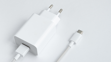 Чому виробники почали продавати смартфони без зарядки у комплекті - 285x160