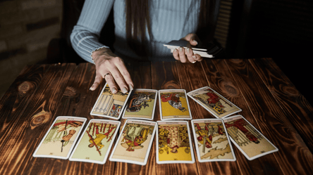 Гороскоп на 7 січня за Таро — кому слід довіритись долі - 285x160