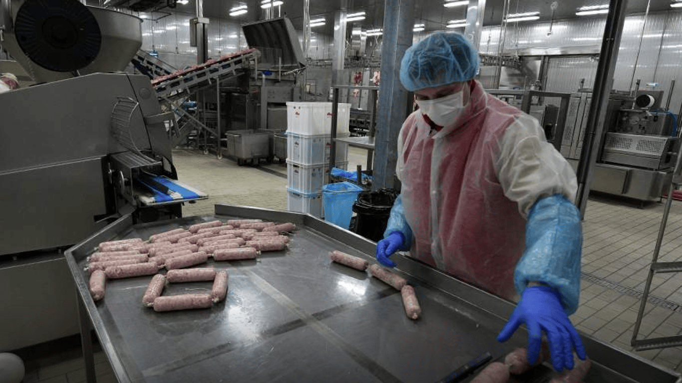 Производители колбас и сосисок в рф столкнулись с дефицитом оболочки