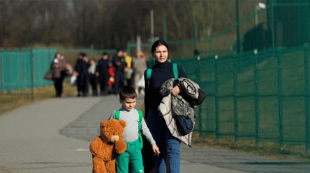 Холодна зима та служба в армії — чому українці масово виїжджають за кордон - 290x166