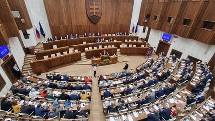 Парламент Словакии подтвердил намерение правительства остановить военную помощь Украине - 285x160
