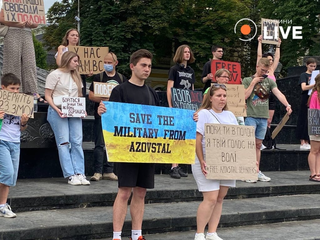 У Львові пройшла акція на підтримку полонених захисників Маріуполя - фото 2