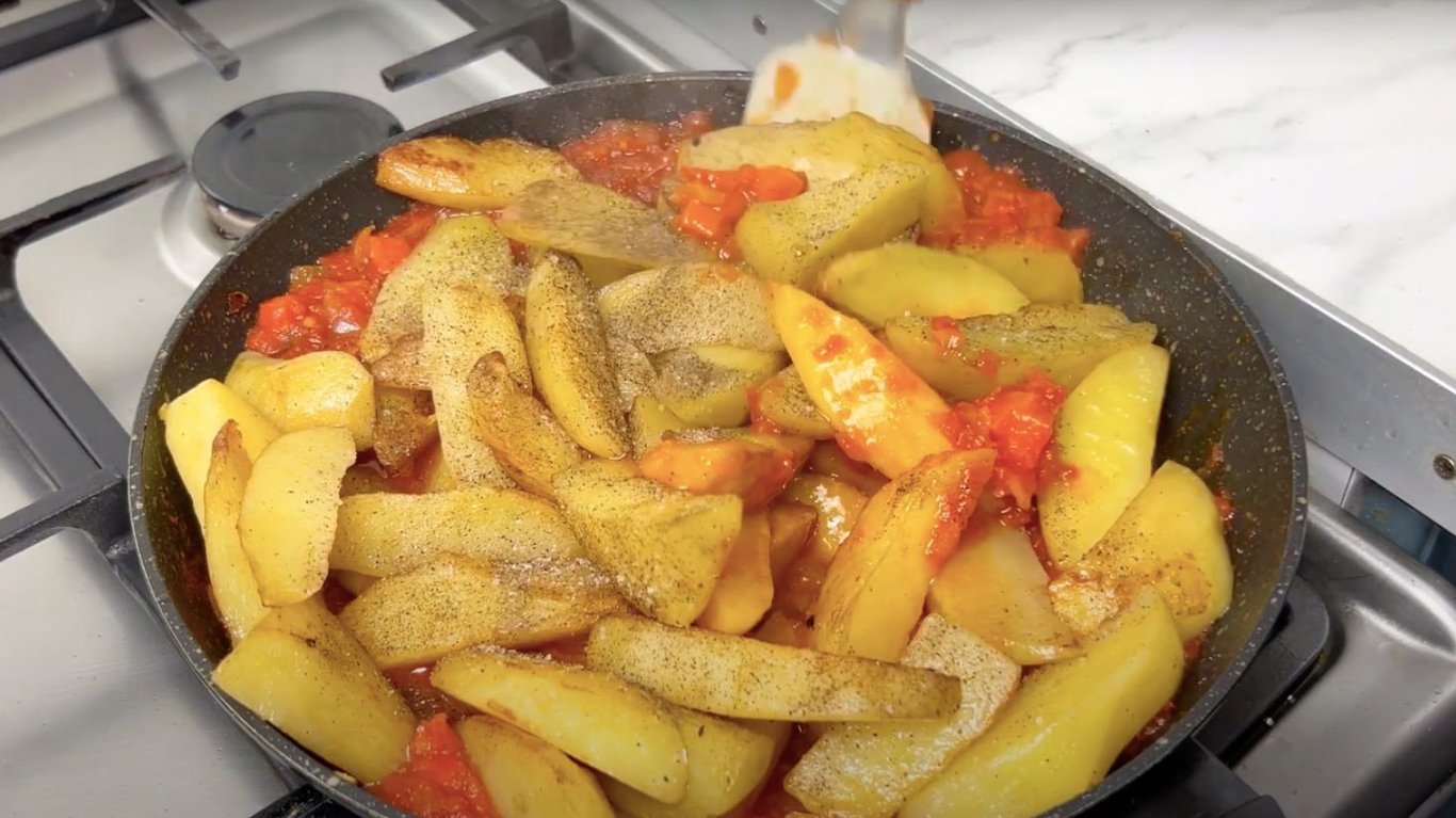 смачна вечеря з картоплею