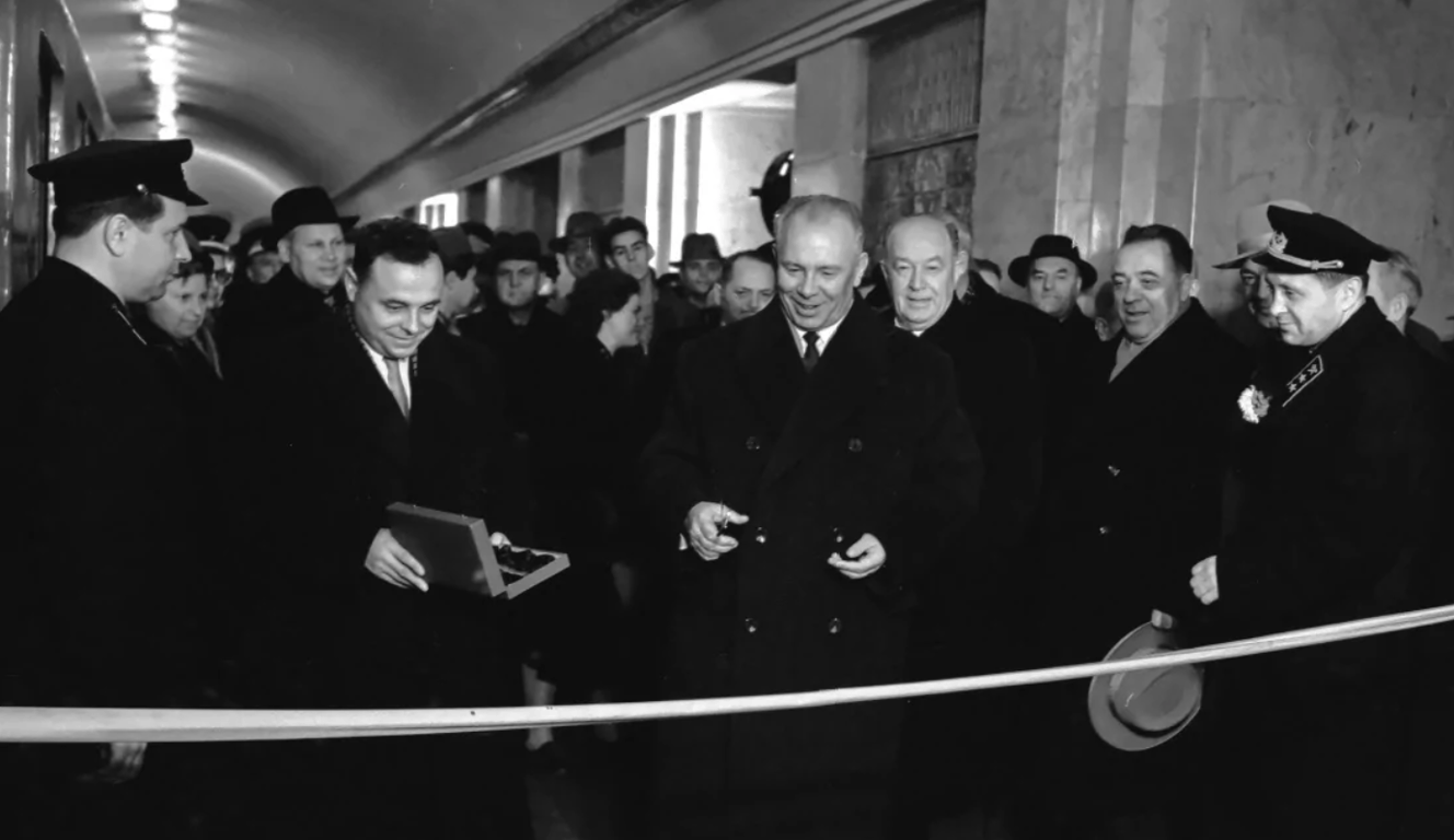 В сети показали архивные фото открытия первой ветки киевского метро