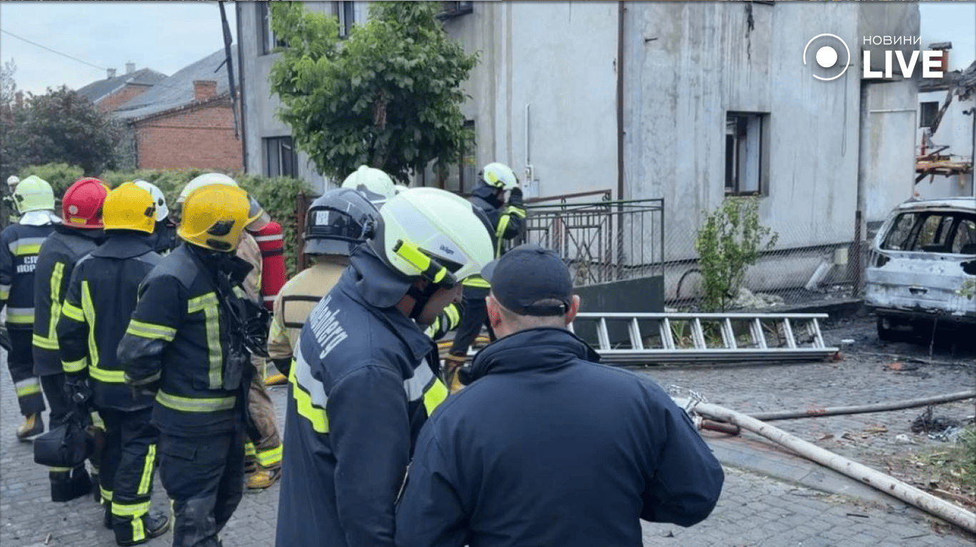 Пожежі та руйнування в Мурованому: фото наслідків атаки на Львівщину - фото 4
