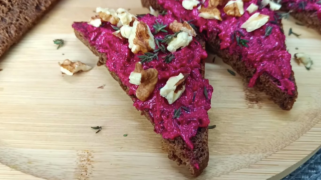 рецепт бурякової намазки для бутербродів з крем-сиром та ікрою мойви