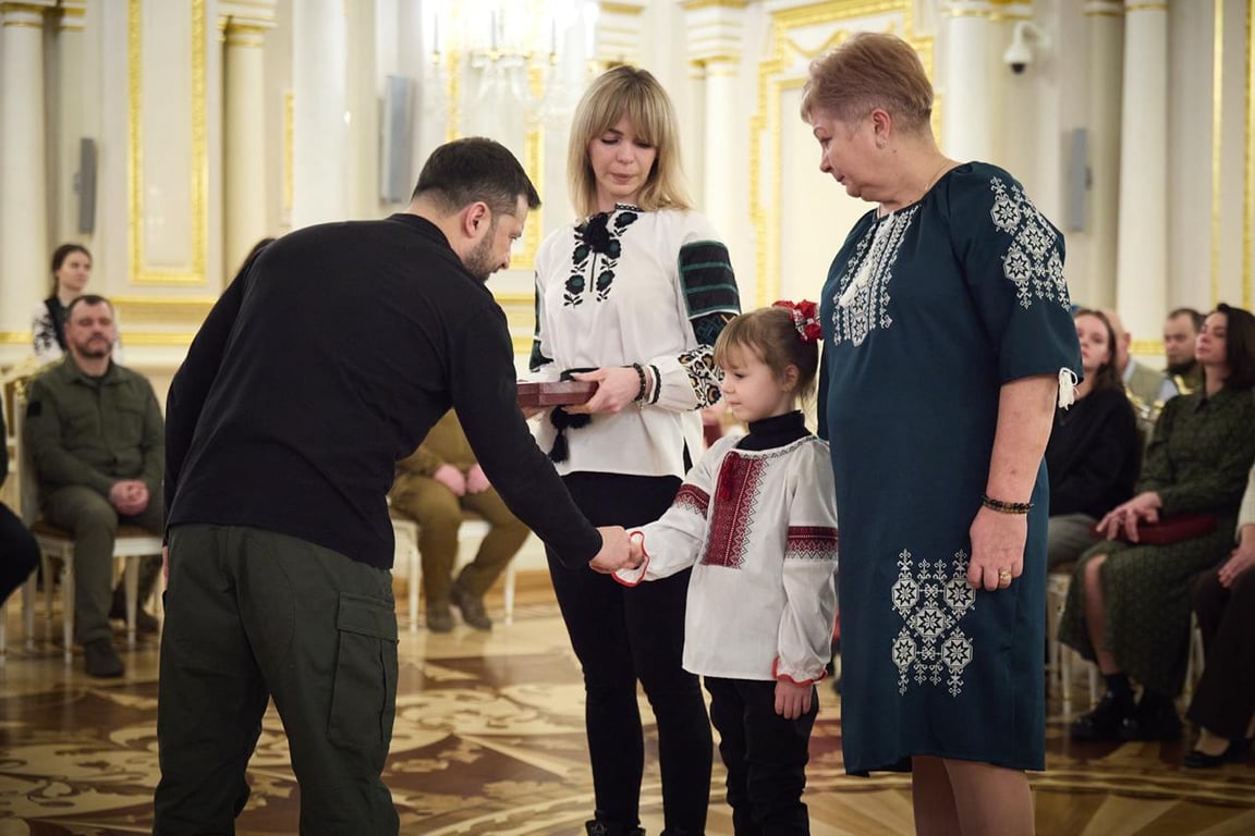 Нагородження військових "Хрестом бойових заслуг" у Києві