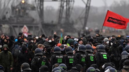 На протестах екоактивістів у Німеччині стались сутички: постраждали понад 70 поліцейських - 285x160