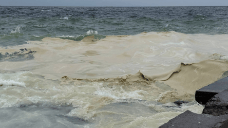 Пляжний сезон в Одесі може зірватися через забруднення моря - 290x166