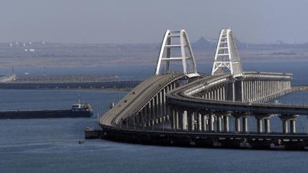 У РФ перекрили рух автотранспорту Керченським мостом - 285x160