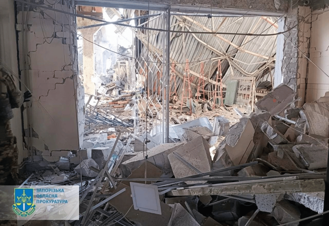 Вибухи у Запоріжжі через влучання у підприємство — є загиблі мирні жителі