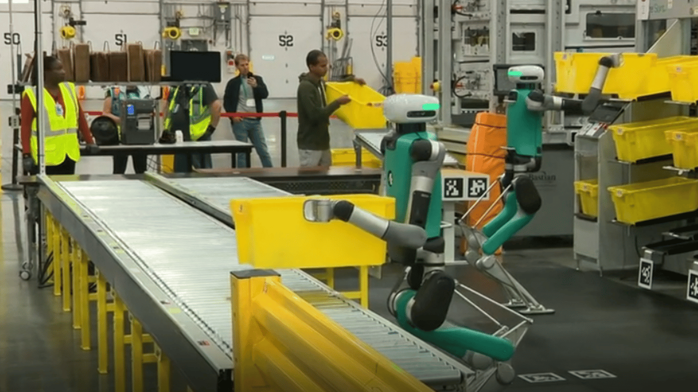 Імітують навіть рухи пальців — в мережі показали відео, як роботи працюють на складах Amazon