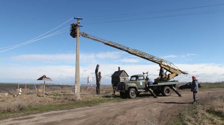 На Харківщині у село, через яке проходила лінія фронту, повертають світло - 285x160