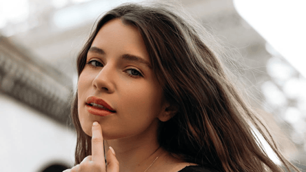 Кристина Соловий показала, как стильно носить мини-юбку осенью - 290x160