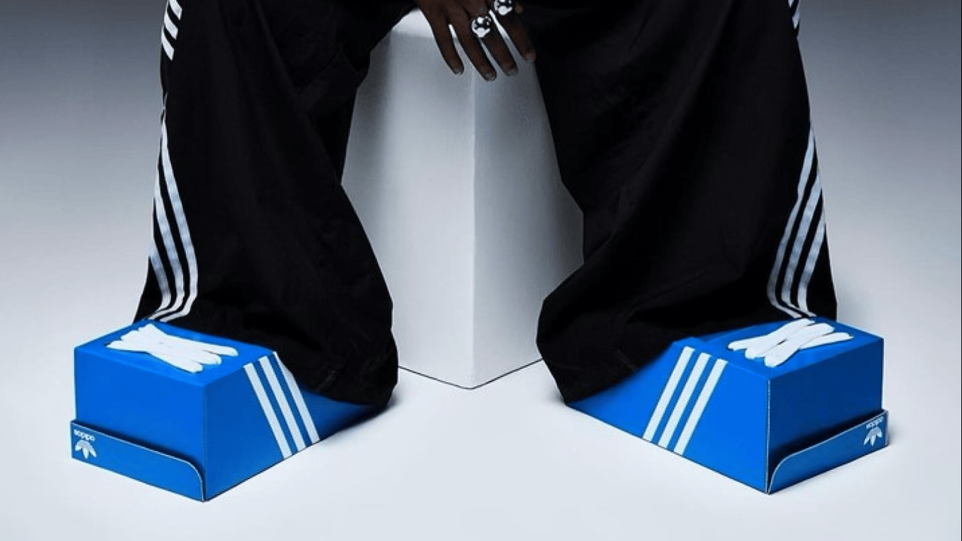 Adidas представил странную модель кроссовок Box Shoe