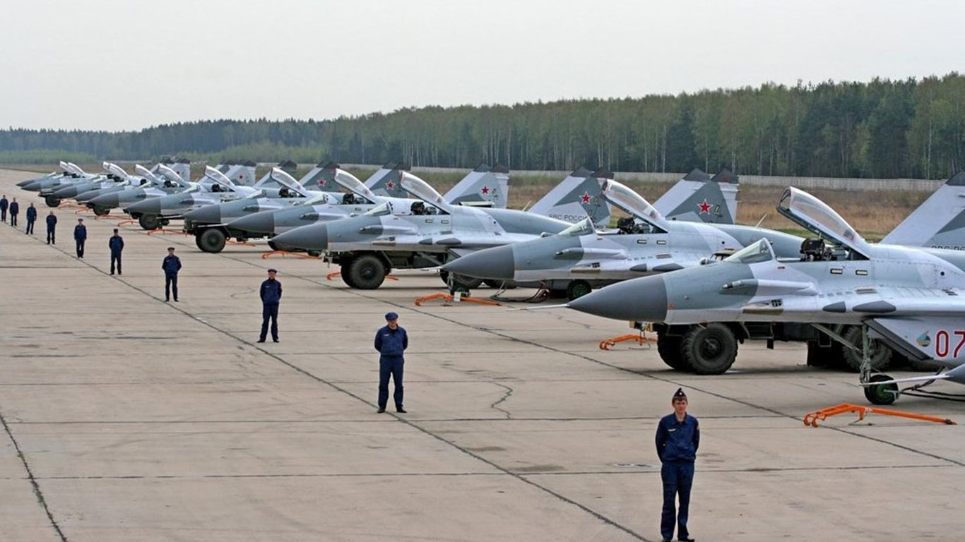 Россияне пытаются рассредоточить свою авиацию в Крыму