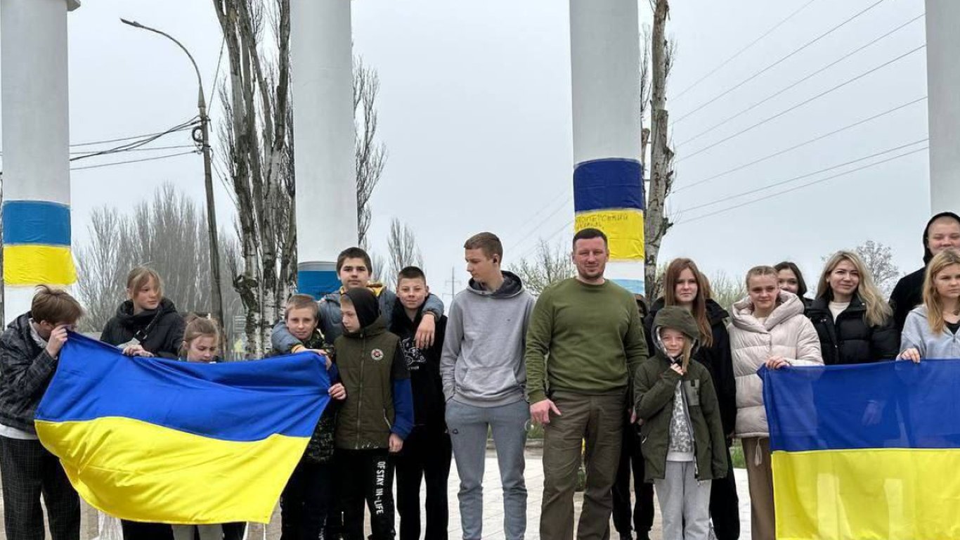 В Україну вдалося повернути 24 дитини з Херсонщини, яких викрали окупанти