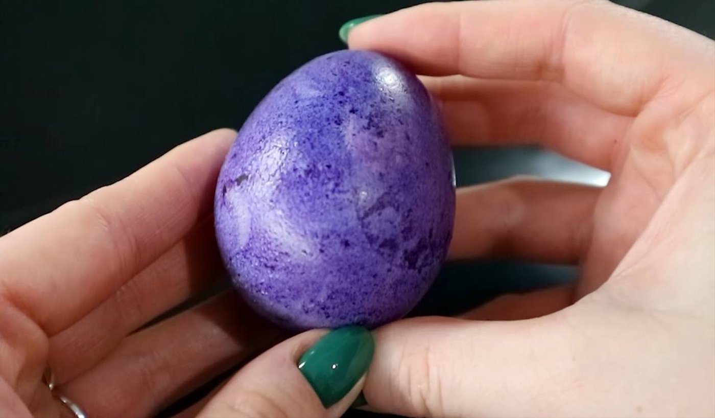 Як зробити фіолетові крашанки - лайфхак