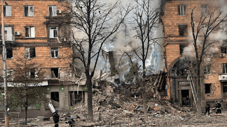 Армия РФ ударила по Запорожскому району баллистикой, есть разрушения - 285x160