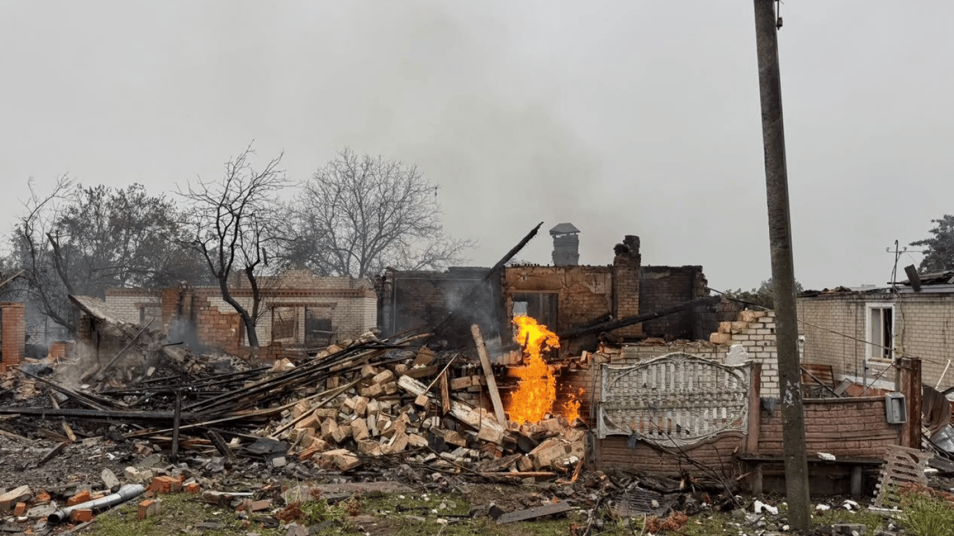 РФ атакувала авіабомбами Ізюм на Харківщині: фото наслідків