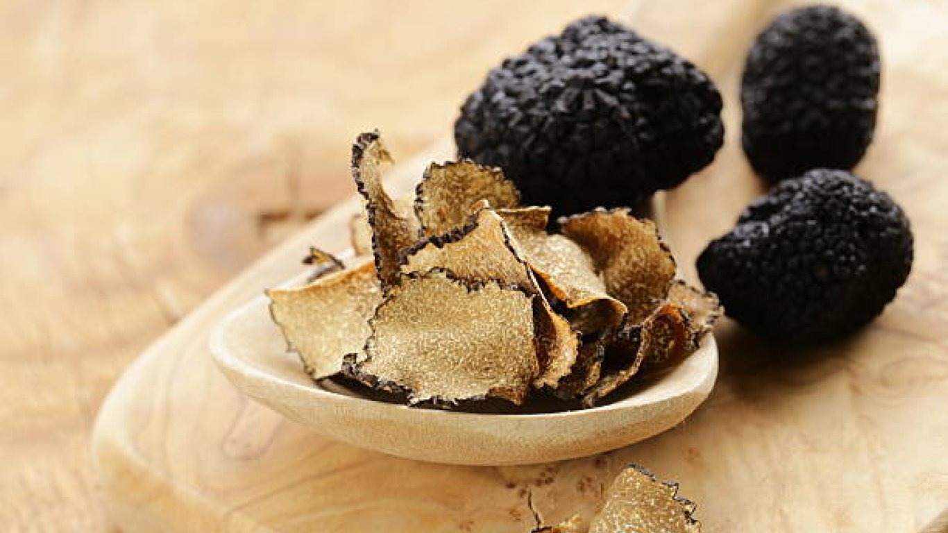 Нарізаний трюфель.