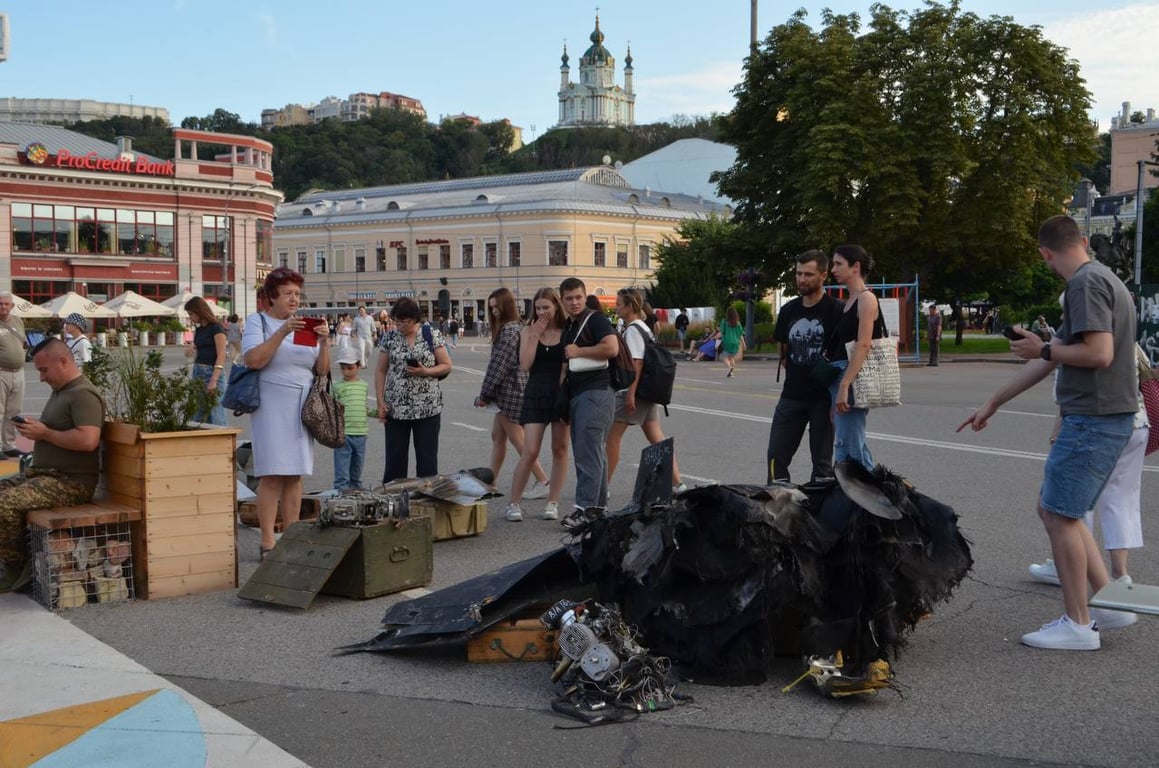 Інсталяція в Києві про оборону Часового Яру