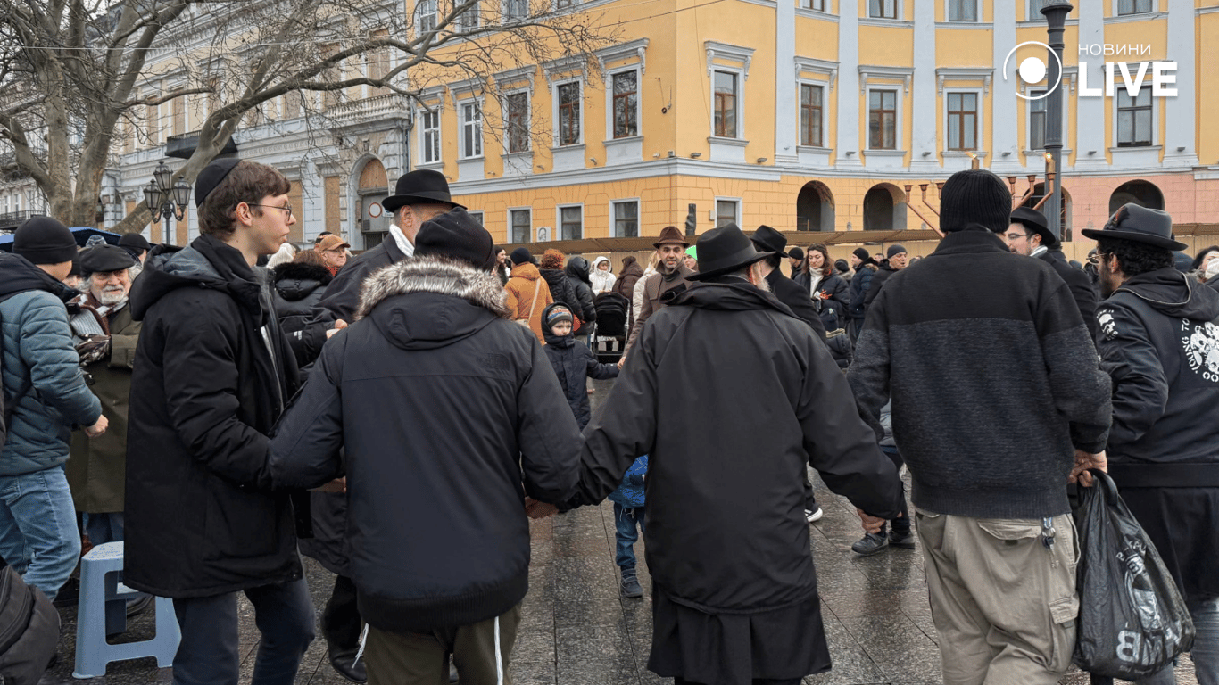 Єврейський обряд під час запалення ханукії