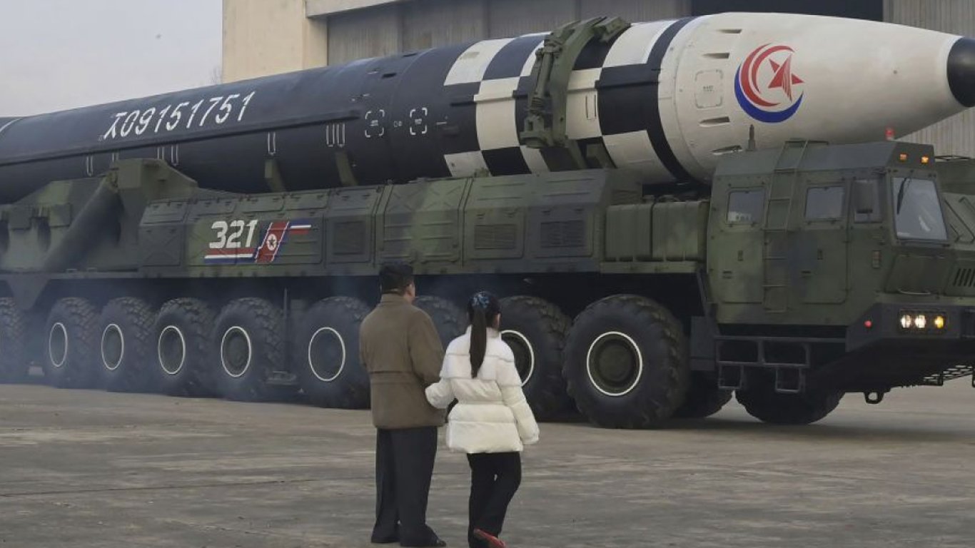 Північна Корея знову запустила балістичну ракету: що відомо