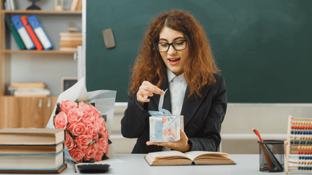 День вчителя 2025 — добірка креативних ідей для подарунку - 285x160