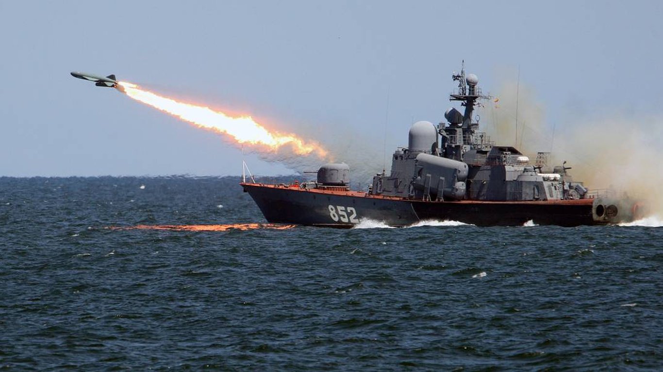 Снаряженные ракетоносители дежурят в Средиземном море —  какая ситуация в Черном