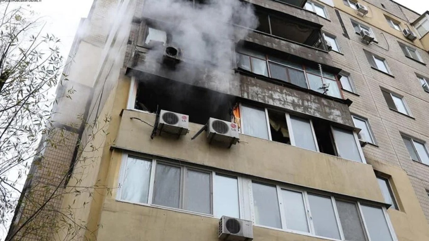Пожар в киевской многоэтажке — патрульные достали мужчину из огня