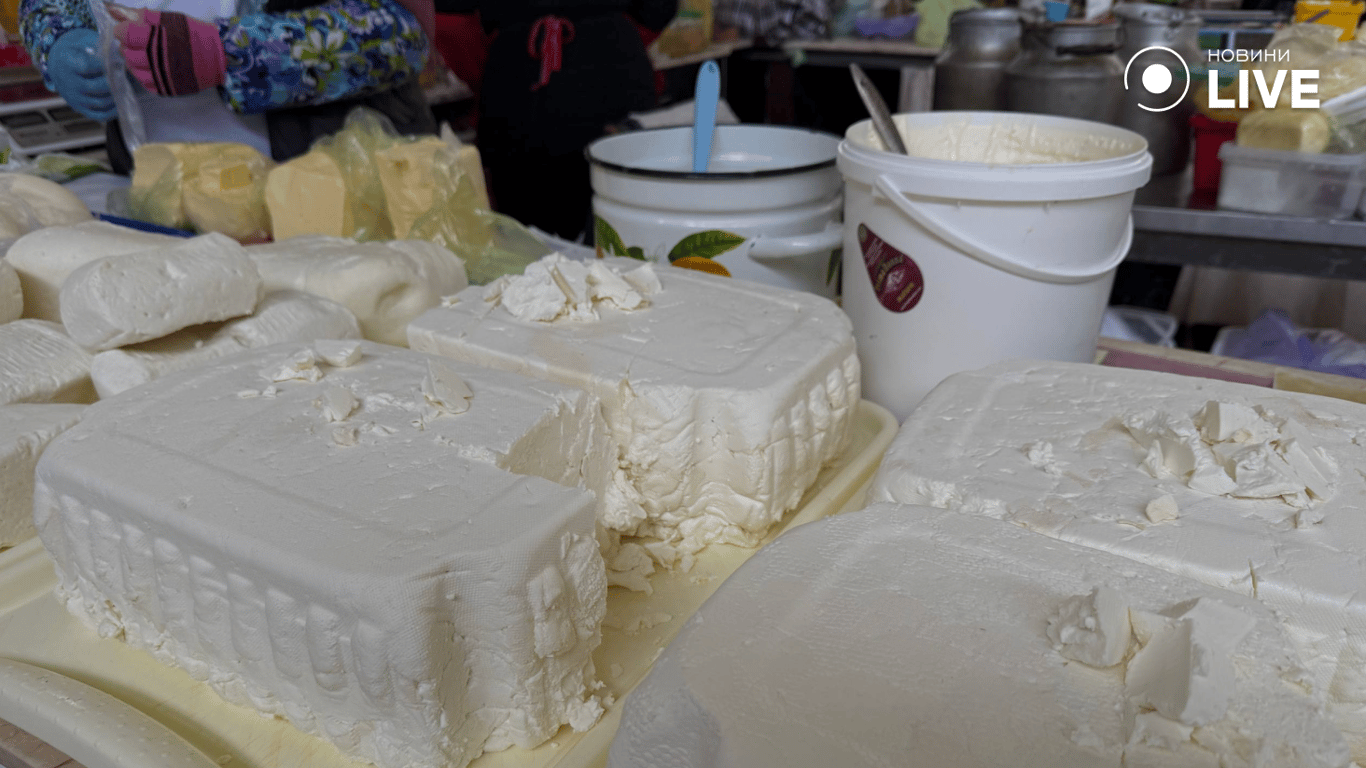Молочна продуція на Новому базарі в Одесі