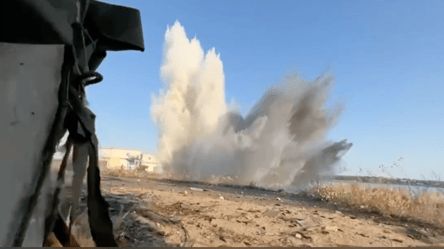 Біля Каховської ГЕС детонують ворожі міни: їх викинуло на берег моря - 285x160