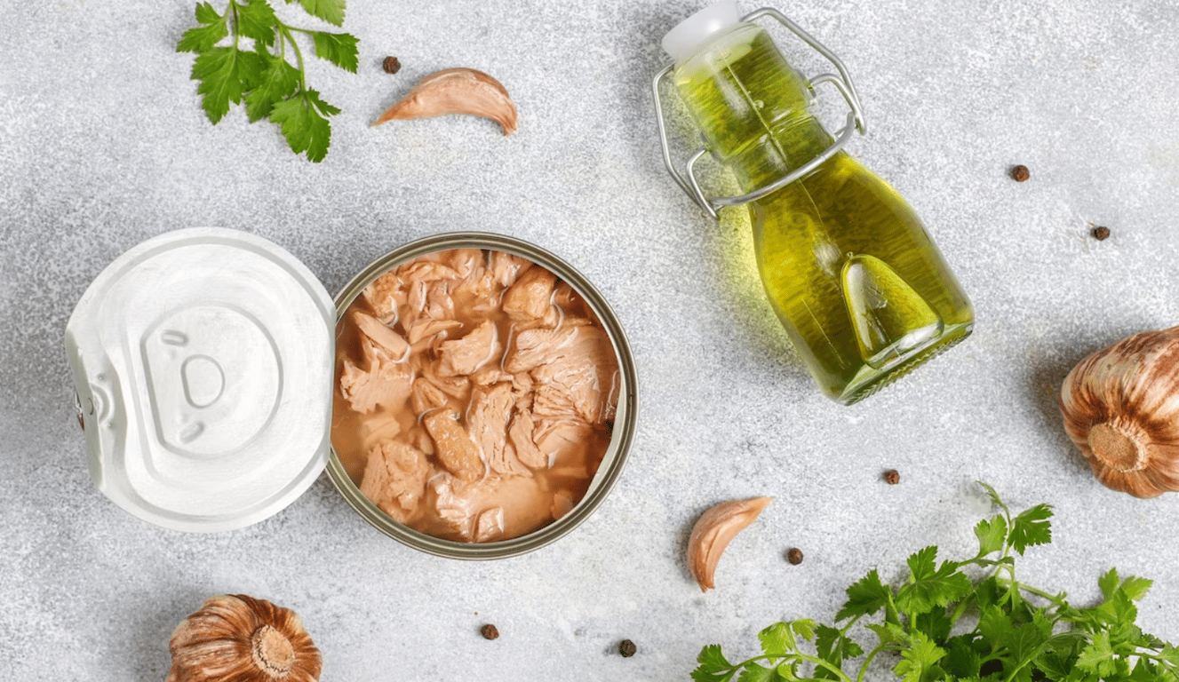 Банка консервированной печени трески