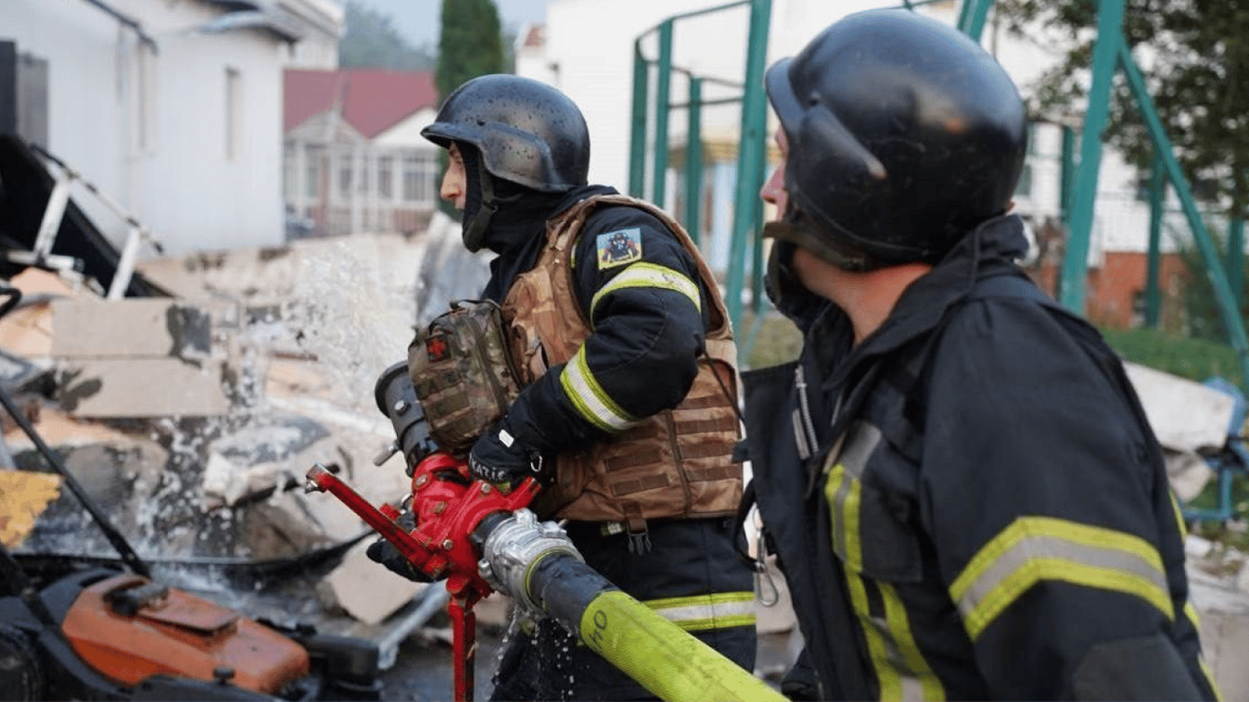 В Киеве упали обломки — последствия вражеской атаки 28 ноября