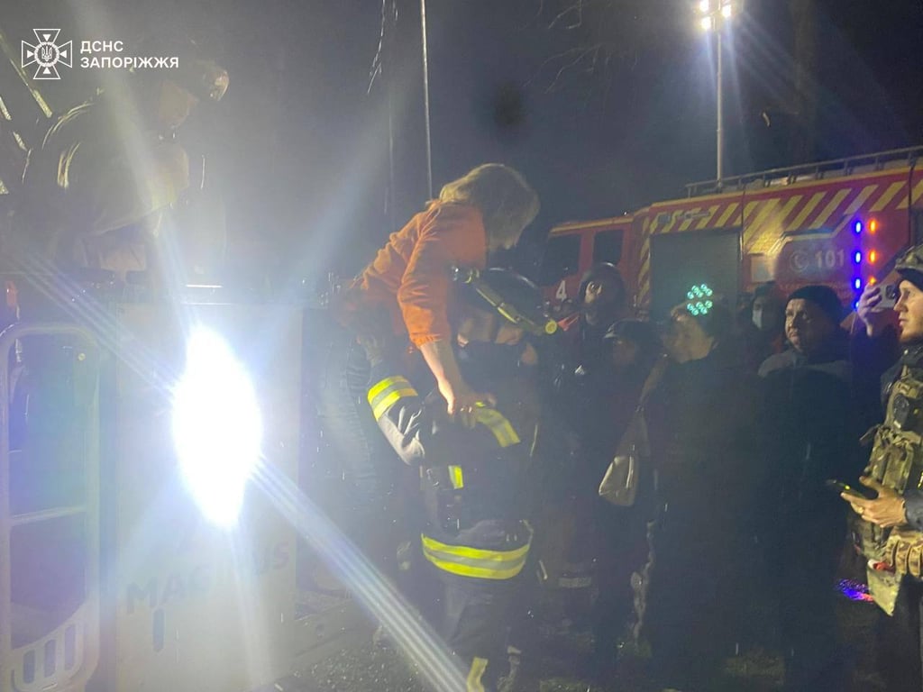 Женщин спасли из-под завалов в Запорожье