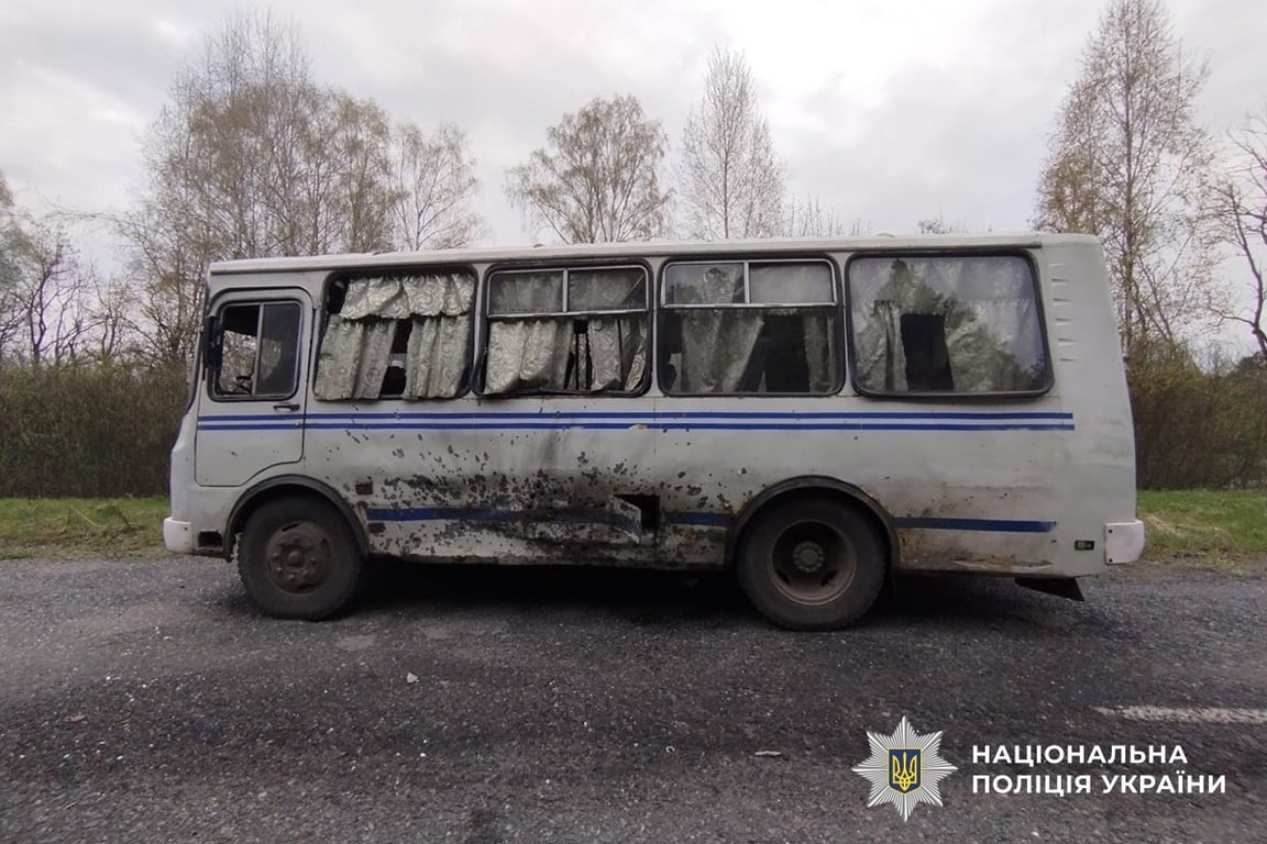 Російська армія атакувала автобус з цивільними на Сумщині