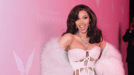 Зібрала всі погляди чоловіків — Cardi B з'явилась на показі Victoria's Secret у розкішній сукні - 285x160