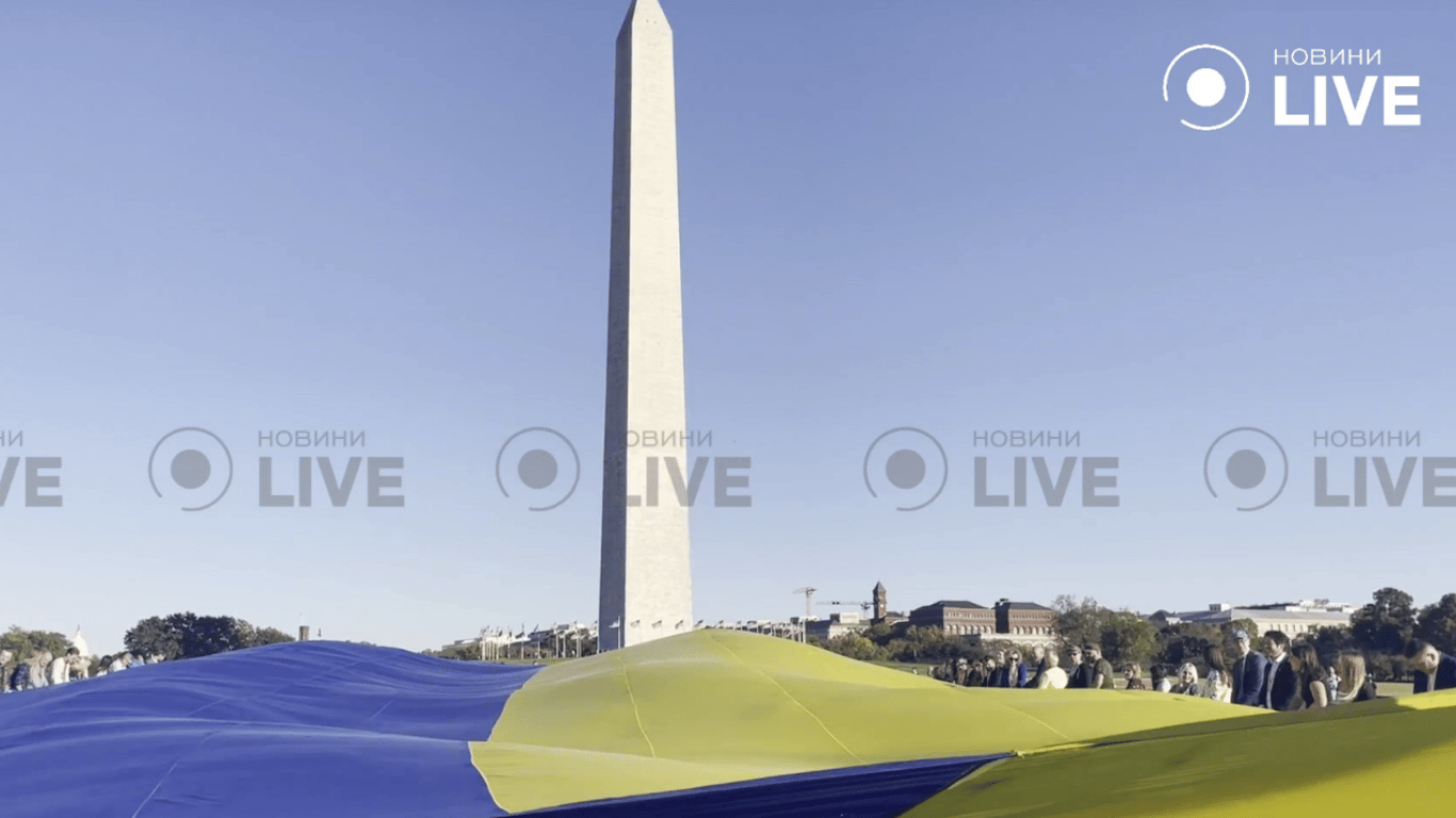 У Вашингтоні розгорнули найбільший у світі прапор України