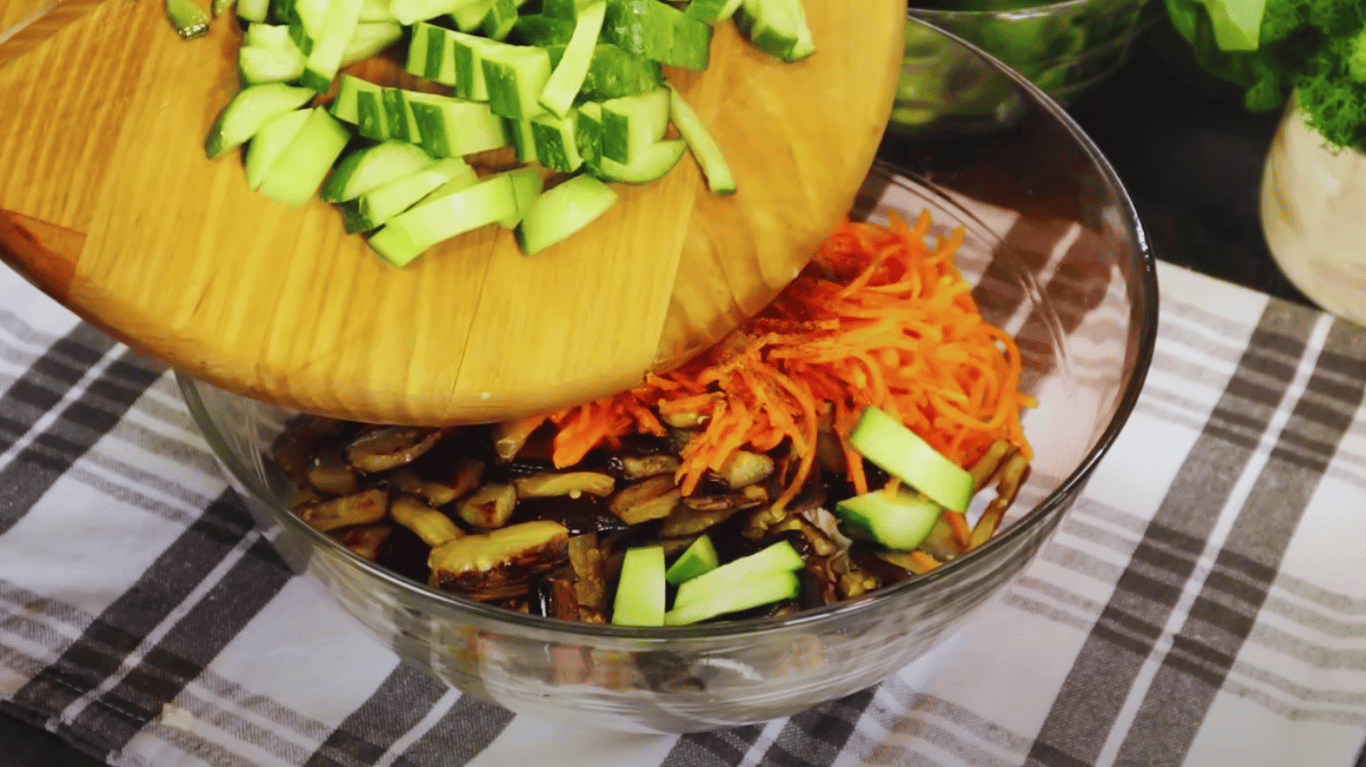 рецепт салату з баклажанами та куркою