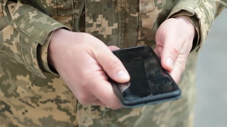 В Одессе военный подменил ІPhone на почте — как наказали - 290x160