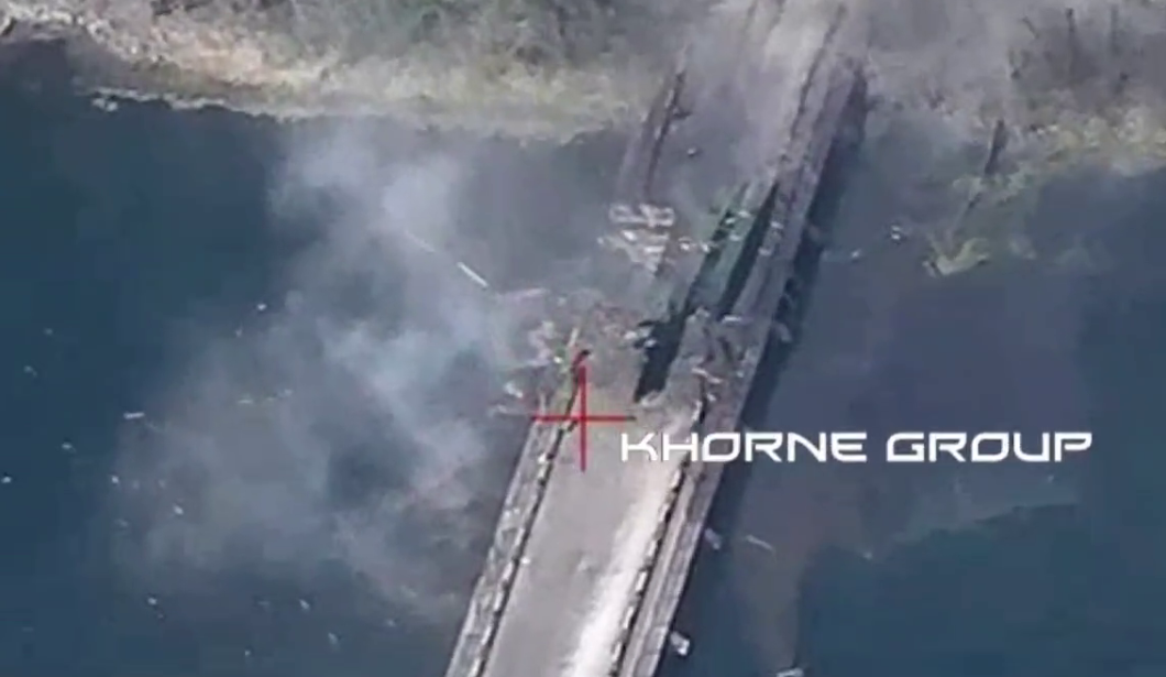 В ВСУ показали сокрушительный удар по мосту в Курской области - фото 1