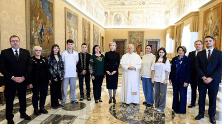 Папа Римский принял украинских детей,  которых вернули из РФ - 290x166