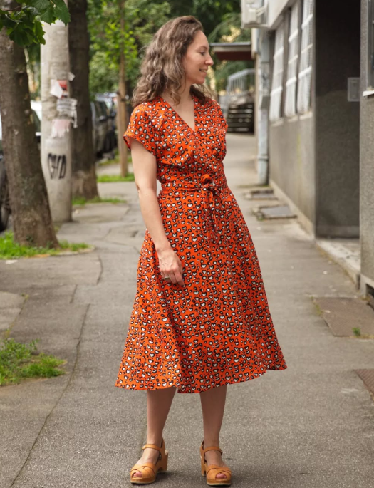 Сукня на запах найвдаліше приховає недоліки фігури